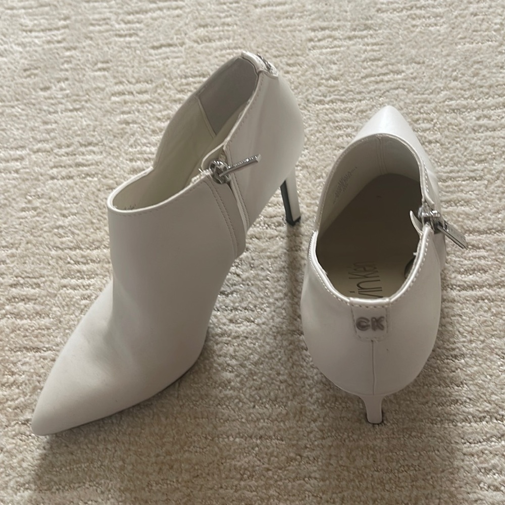 Women’s size 10 Calvin Klein Hessica stiletto bootie